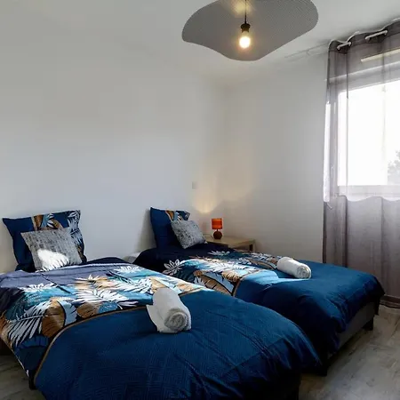 Beautiful Fully Renovated 3 Bedroom *