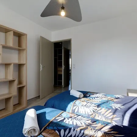 Beautiful Fully Renovated 3 Bedroom Appartement *
