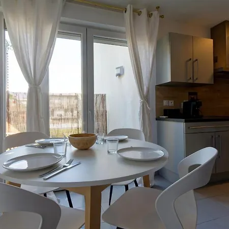 Beautiful Fully Renovated 3 Bedroom *